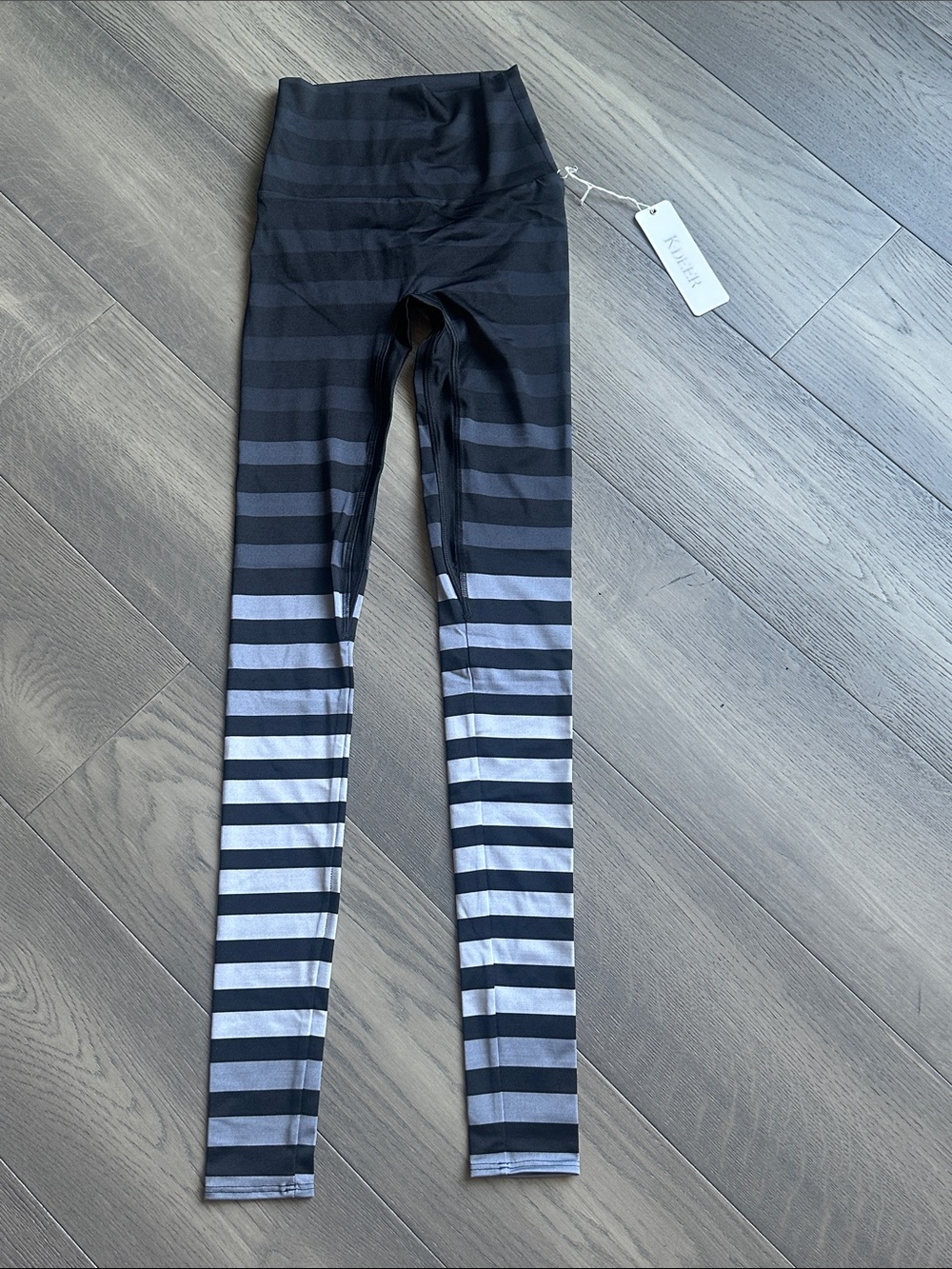 K-DEER Black & Gray Ombre Striped High-Rise Leggings